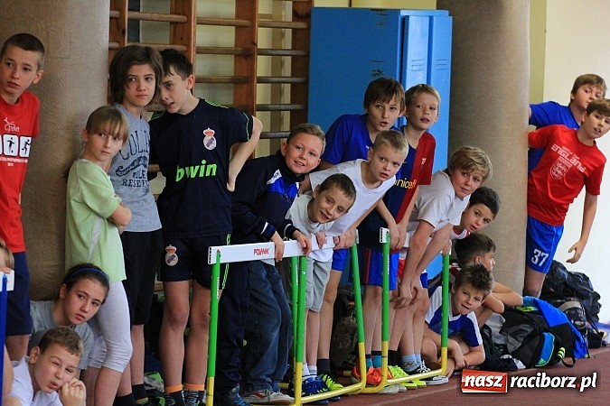 Zdjęcie w galerii na portalu naszraciborz.pl: Lekkoatletyczne zmagania uczni&oacute;w w ZSOMS wiadomości z regionu