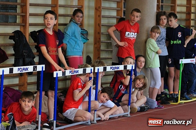 Zdjęcie w galerii na portalu naszraciborz.pl: Lekkoatletyczne zmagania uczni&oacute;w w ZSOMS wiadomości z regionu