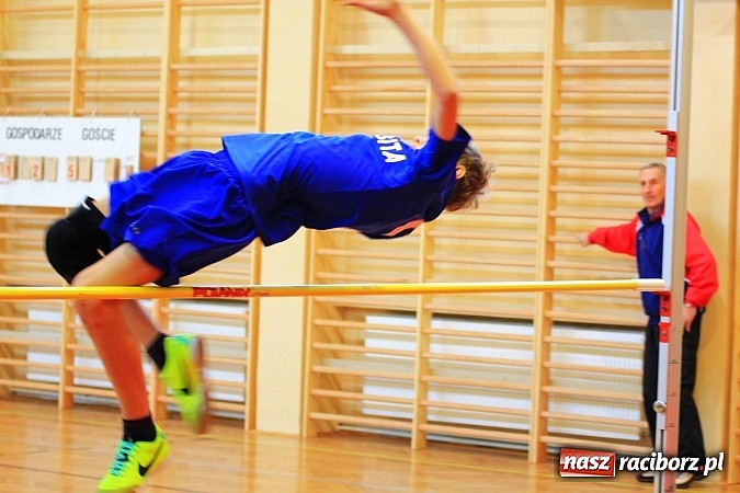 Zdjęcie w galerii na portalu naszraciborz.pl: Lekkoatletyczne zmagania uczni&oacute;w w ZSOMS wiadomości z regionu