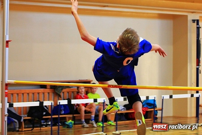 Zdjęcie w galerii na portalu naszraciborz.pl: Lekkoatletyczne zmagania uczni&oacute;w w ZSOMS wiadomości z regionu