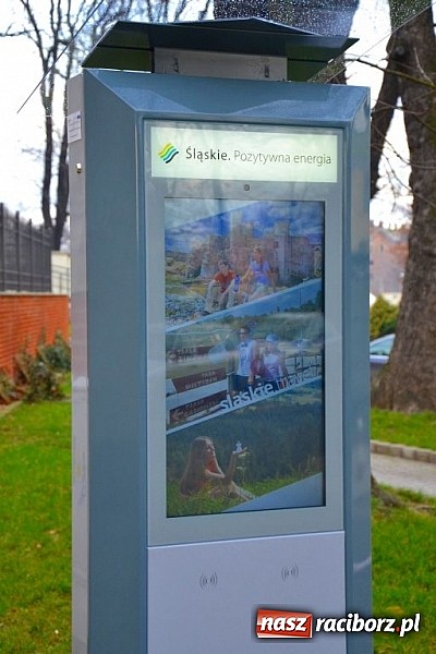 Zdjęcie w galerii na portalu naszraciborz.pl: Kolejny infokiosk przy raciborskim zamku wiadomości z regionu