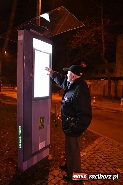 Zdjęcie w galerii na portalu naszraciborz.pl: Kolejny infokiosk przy raciborskim zamku wiadomości z regionu