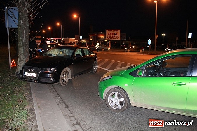 Zdjęcie w galerii na portalu naszraciborz.pl: Zderzenie audi i mazdy na Rybnickiej wiadomości z regionu