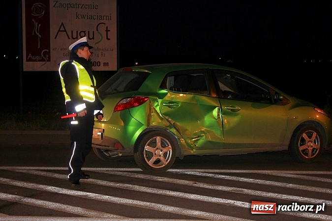Zdjęcie w galerii na portalu naszraciborz.pl: Zderzenie audi i mazdy na Rybnickiej wiadomości z regionu