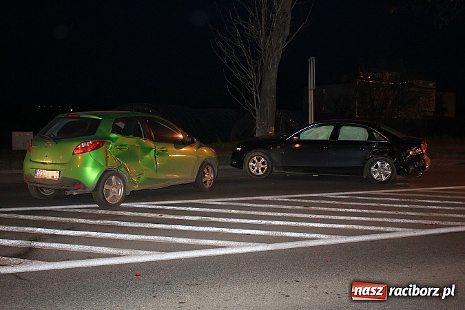 Zdjęcie w galerii na portalu naszraciborz.pl: Zderzenie audi i mazdy na Rybnickiej wiadomości z regionu