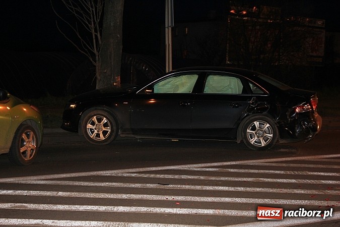 Zdjęcie w galerii na portalu naszraciborz.pl: Zderzenie audi i mazdy na Rybnickiej wiadomości z regionu