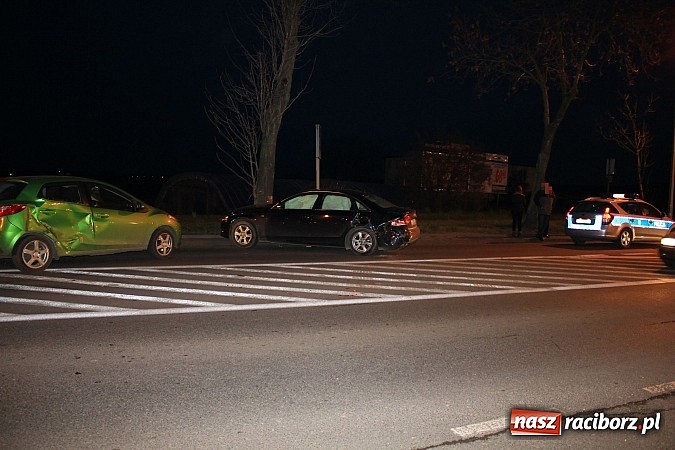 Zdjęcie w galerii na portalu naszraciborz.pl: Zderzenie audi i mazdy na Rybnickiej wiadomości z regionu