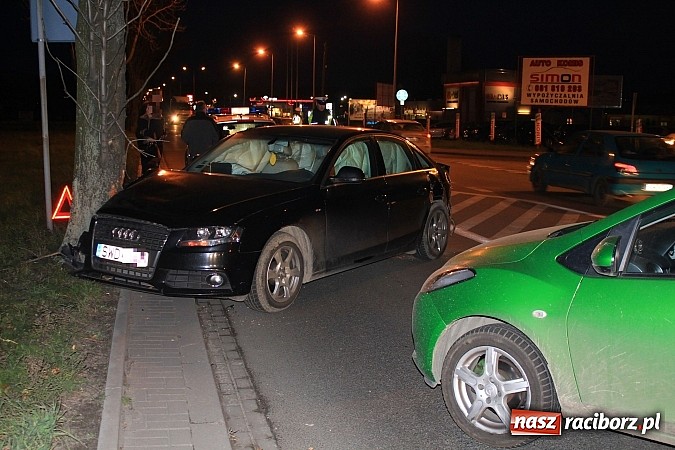 Zdjęcie w galerii na portalu naszraciborz.pl: Zderzenie audi i mazdy na Rybnickiej wiadomości z regionu