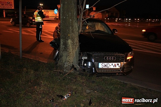 Zdjęcie w galerii na portalu naszraciborz.pl: Zderzenie audi i mazdy na Rybnickiej wiadomości z regionu