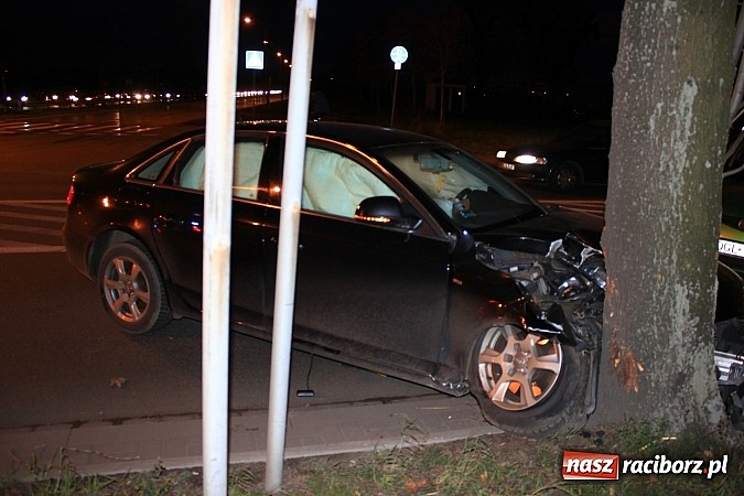 Zdjęcie w galerii na portalu naszraciborz.pl: Zderzenie audi i mazdy na Rybnickiej wiadomości z regionu