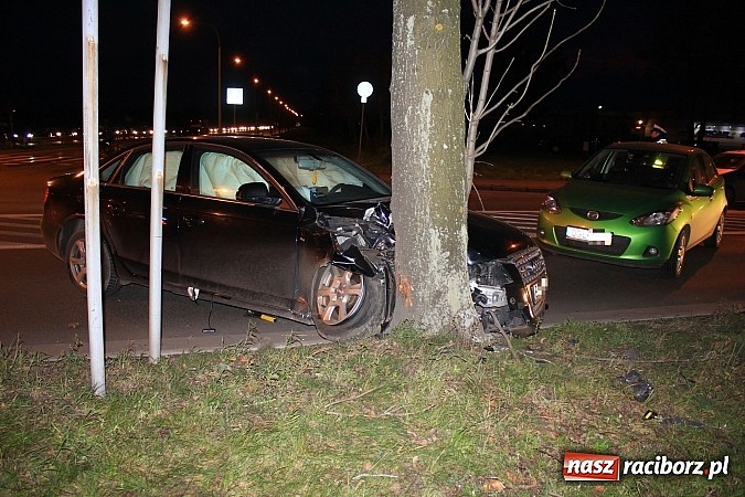 Zdjęcie w galerii na portalu naszraciborz.pl: Zderzenie audi i mazdy na Rybnickiej wiadomości z regionu