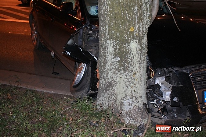 Zdjęcie w galerii na portalu naszraciborz.pl: Zderzenie audi i mazdy na Rybnickiej wiadomości z regionu