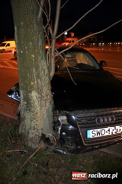 Zdjęcie w galerii na portalu naszraciborz.pl: Zderzenie audi i mazdy na Rybnickiej wiadomości z regionu