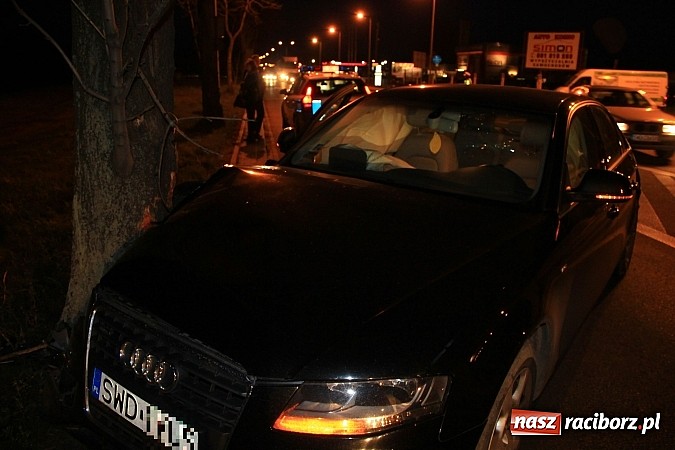 Zdjęcie w galerii na portalu naszraciborz.pl: Zderzenie audi i mazdy na Rybnickiej wiadomości z regionu