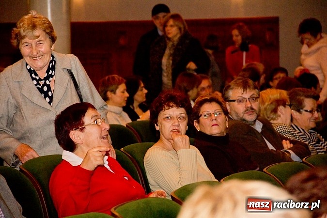 Zdjęcie w galerii na portalu naszraciborz.pl: Magdalena Walach na scenie w Raciborzu. Zobacz materiał wideo wiadomości z regionu