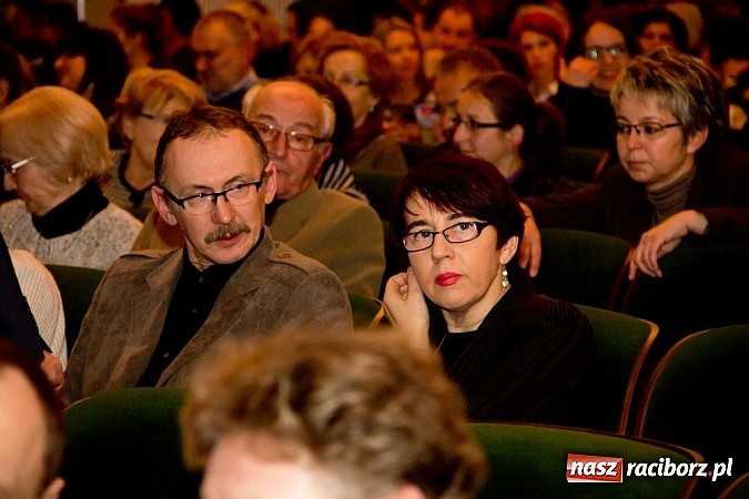 Zdjęcie w galerii na portalu naszraciborz.pl: Magdalena Walach na scenie w Raciborzu. Zobacz materiał wideo wiadomości z regionu