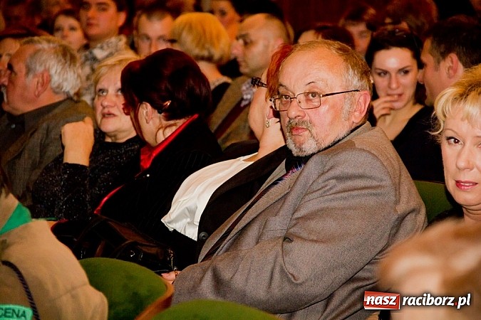 Zdjęcie w galerii na portalu naszraciborz.pl: Magdalena Walach na scenie w Raciborzu. Zobacz materiał wideo wiadomości z regionu