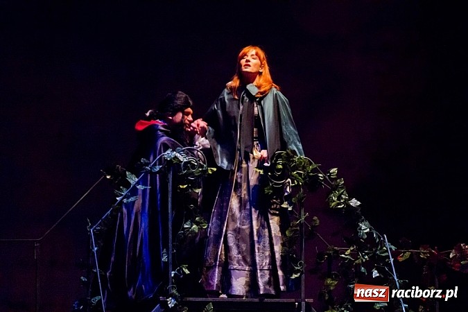 Zdjęcie w galerii na portalu naszraciborz.pl: Magdalena Walach na scenie w Raciborzu. Zobacz materiał wideo wiadomości z regionu