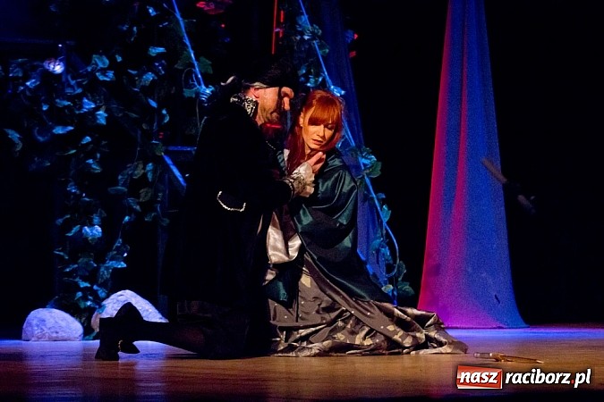 Zdjęcie w galerii na portalu naszraciborz.pl: Magdalena Walach na scenie w Raciborzu. Zobacz materiał wideo wiadomości z regionu