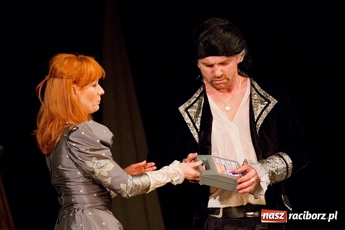 Zdjęcie w galerii na portalu naszraciborz.pl: Magdalena Walach na scenie w Raciborzu. Zobacz materiał wideo wiadomości z regionu