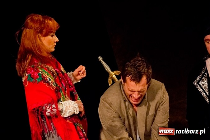 Zdjęcie w galerii na portalu naszraciborz.pl: Magdalena Walach na scenie w Raciborzu. Zobacz materiał wideo wiadomości z regionu