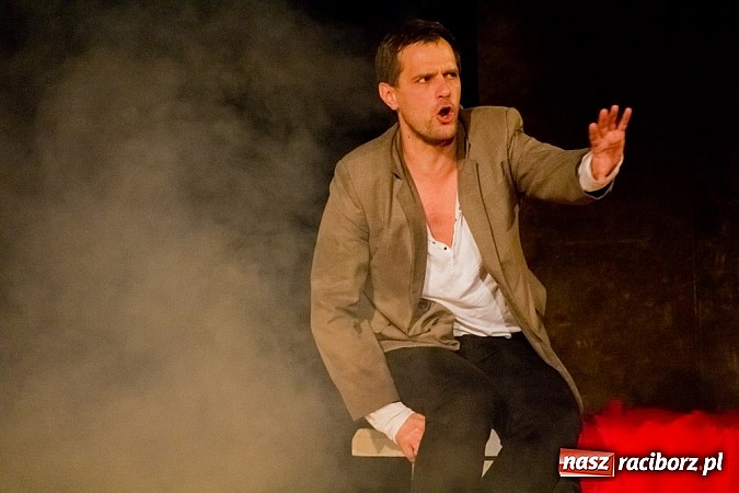 Zdjęcie w galerii na portalu naszraciborz.pl: Magdalena Walach na scenie w Raciborzu. Zobacz materiał wideo wiadomości z regionu