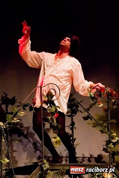 Zdjęcie w galerii na portalu naszraciborz.pl: Magdalena Walach na scenie w Raciborzu. Zobacz materiał wideo wiadomości z regionu