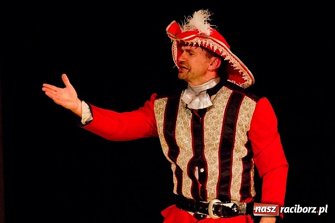 Zdjęcie w galerii na portalu naszraciborz.pl: Magdalena Walach na scenie w Raciborzu. Zobacz materiał wideo wiadomości z regionu