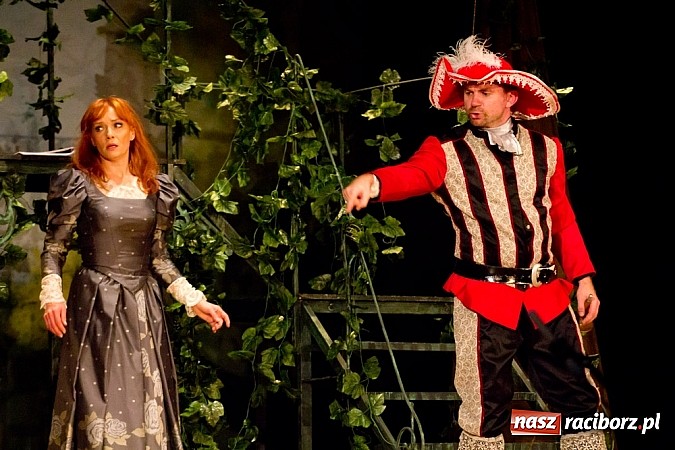 Zdjęcie w galerii na portalu naszraciborz.pl: Magdalena Walach na scenie w Raciborzu. Zobacz materiał wideo wiadomości z regionu