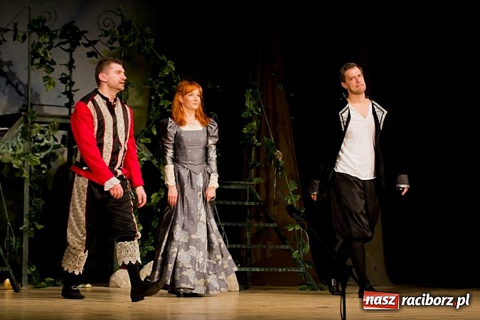 Zdjęcie w galerii na portalu naszraciborz.pl: Magdalena Walach na scenie w Raciborzu. Zobacz materiał wideo wiadomości z regionu