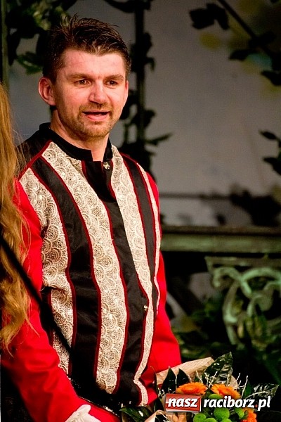 Zdjęcie w galerii na portalu naszraciborz.pl: Magdalena Walach na scenie w Raciborzu. Zobacz materiał wideo wiadomości z regionu