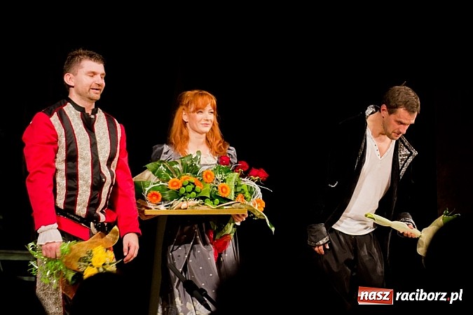 Zdjęcie w galerii na portalu naszraciborz.pl: Magdalena Walach na scenie w Raciborzu. Zobacz materiał wideo wiadomości z regionu