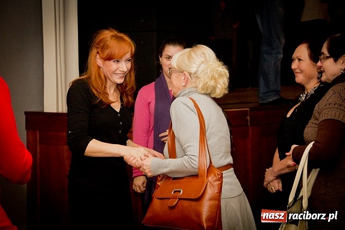 Zdjęcie w galerii na portalu naszraciborz.pl: Magdalena Walach na scenie w Raciborzu. Zobacz materiał wideo wiadomości z regionu