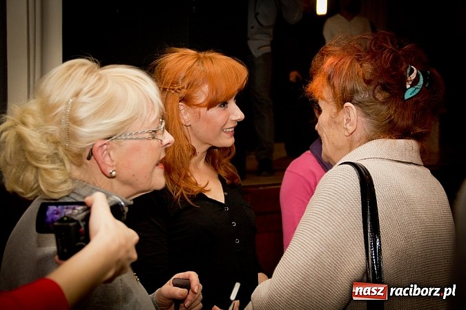 Zdjęcie w galerii na portalu naszraciborz.pl: Magdalena Walach na scenie w Raciborzu. Zobacz materiał wideo wiadomości z regionu