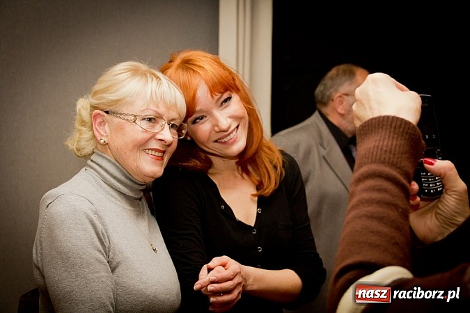 Zdjęcie w galerii na portalu naszraciborz.pl: Magdalena Walach na scenie w Raciborzu. Zobacz materiał wideo wiadomości z regionu