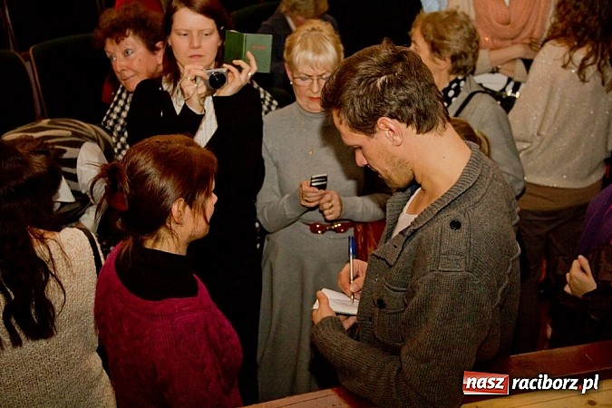 Zdjęcie w galerii na portalu naszraciborz.pl: Magdalena Walach na scenie w Raciborzu. Zobacz materiał wideo wiadomości z regionu