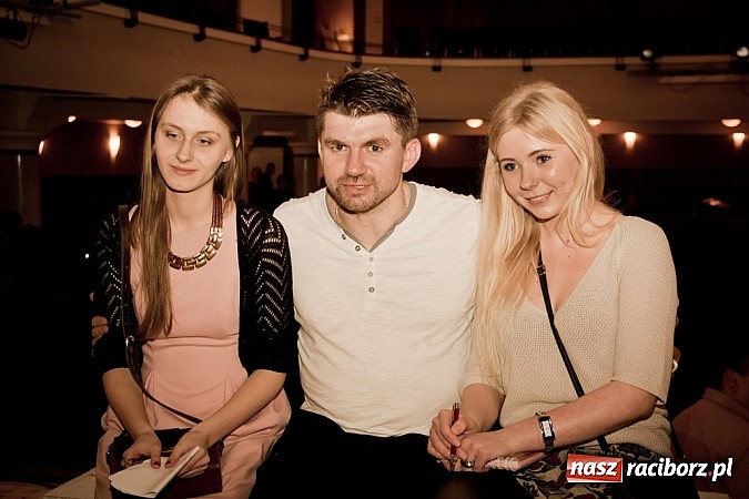 Zdjęcie w galerii na portalu naszraciborz.pl: Magdalena Walach na scenie w Raciborzu. Zobacz materiał wideo wiadomości z regionu