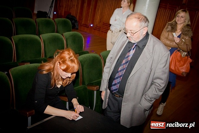 Zdjęcie w galerii na portalu naszraciborz.pl: Magdalena Walach na scenie w Raciborzu. Zobacz materiał wideo wiadomości z regionu