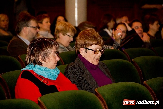 Zdjęcie w galerii na portalu naszraciborz.pl: Magdalena Walach na scenie w Raciborzu. Zobacz materiał wideo wiadomości z regionu