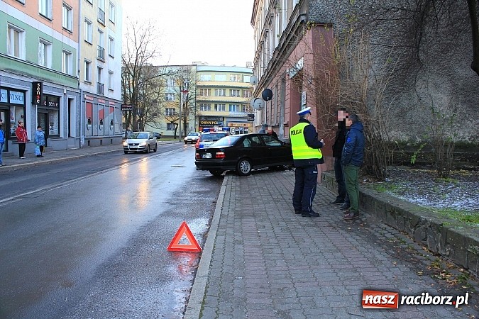 Zdjęcie w galerii na portalu naszraciborz.pl: Kierowca bmw wjechał w biuro rachunkowe wiadomości z regionu
