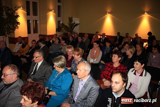 Zdjęcie w galerii na portalu naszraciborz.pl: Nagrodzono wyr&oacute;żniających się wolontariuszy wiadomości z regionu