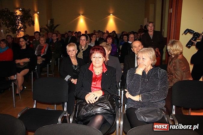 Zdjęcie w galerii na portalu naszraciborz.pl: Nagrodzono wyr&oacute;żniających się wolontariuszy wiadomości z regionu