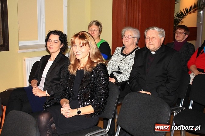 Zdjęcie w galerii na portalu naszraciborz.pl: Nagrodzono wyr&oacute;żniających się wolontariuszy wiadomości z regionu