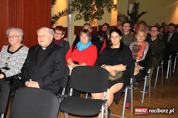 Zdjęcie w galerii na portalu naszraciborz.pl: Nagrodzono wyr&oacute;żniających się wolontariuszy wiadomości z regionu