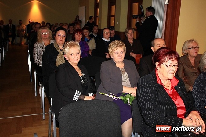 Zdjęcie w galerii na portalu naszraciborz.pl: Nagrodzono wyr&oacute;żniających się wolontariuszy wiadomości z regionu