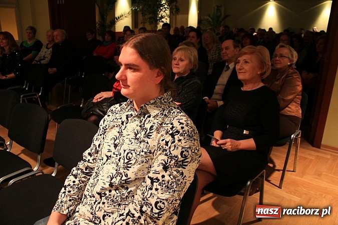 Zdjęcie w galerii na portalu naszraciborz.pl: Nagrodzono wyr&oacute;żniających się wolontariuszy wiadomości z regionu