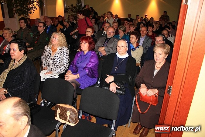 Zdjęcie w galerii na portalu naszraciborz.pl: Nagrodzono wyr&oacute;żniających się wolontariuszy wiadomości z regionu
