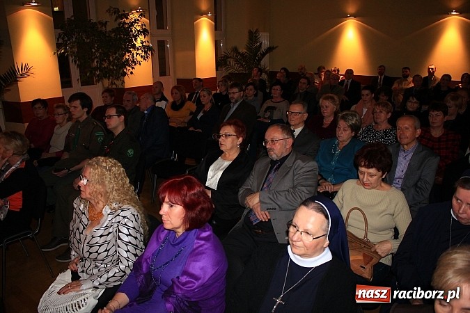 Zdjęcie w galerii na portalu naszraciborz.pl: Nagrodzono wyr&oacute;żniających się wolontariuszy wiadomości z regionu