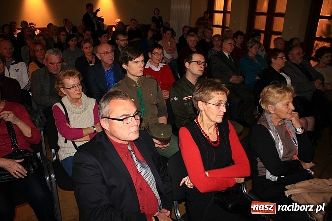 Zdjęcie w galerii na portalu naszraciborz.pl: Nagrodzono wyr&oacute;żniających się wolontariuszy wiadomości z regionu