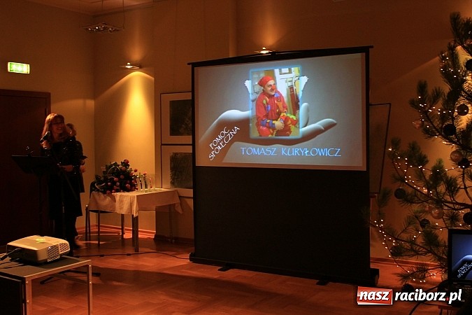 Zdjęcie w galerii na portalu naszraciborz.pl: Nagrodzono wyr&oacute;żniających się wolontariuszy wiadomości z regionu